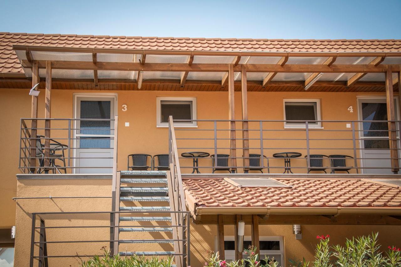 Oros House Apartmanház Orosháza Exterior foto